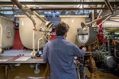 Ein «Handy» von anno dazumal: Mit diesen Messingleitungen können Maschinist und Kapitän miteinander kommunizieren.