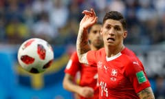Steven Zuber: Note 4. Guter Beginn, baut danach zusehends ab. Bisweilen mit Problemen bei der Ballannahme.
