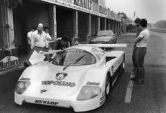Peter Sauber (links) bei einem Test des «Sauber-C-7» in Monza (Bild: Keystone/str (3. Juni 1983)
