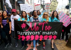Diese Woche jährt sich das Auftauchen des Begriffs #MeToo zum ersten Mal. Erfunden hatte ihn im Oktober 2017 Hollywoodschauspielerin Alyssa Milano im Nachgang zu Skandalen um sexuelles Fehlverhalten, die erstmals in grösserem Stil an die Öffentlichkeit geraten sind. In der Folge gab es eine ganze Reihe weiterer Fälle, die publik wurden.Bild: Damian Dovarganes/AP (Los Angeles, 12. November 2017)