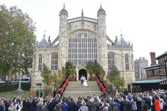 Prinzessin Eugenie and Jack Brooksbank verlassen die St. George's Kapelle. (Bild: Toby Melville/Pool via AP (Windsor, 12. Oktober 2018))