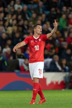 Granit Xhaka: Note 4.5. Taktgeber im Mittelfeld. Gute Ballverteilung, ein guter Weitschuss. Aber auch einige Fehlpässe.