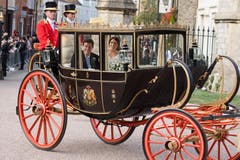 Prinzessin Eugenie and Jack Brooksbank in der Kutsche. (Bild: Vickie Flores/EPA (Windsor, 12. Oktober 2018))