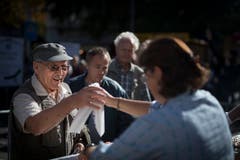 Fixer Bestandteil der Olma-Agenda: Die Bratwurst-Verteilete der Wochenzeitung «A».
