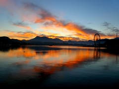 Morgenrot mit Riesenrad. (Bild: Walter Buholzer (Luzern, 12. Oktober 2018))