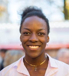 Auch für sie gab es eine Bratwurst: Yasmin Giger, starke Leichtathletin aus Romanshorn.