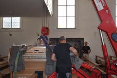 Vor dem Flug heisst es auch für die Orgel: Bitte anschnallen.