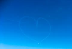 «Verliebte Flieger» titelt unser Leser. (Leserbild: Ueli Grossenbacher, Luzern, 13. Oktober 2018)