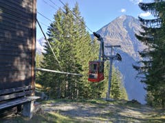 An der Bergstation Arnisee fährt die Luftseilbahn Intschi-Arnisee ein. (Bild: Urs Gutfleisch, 12. Oktober 2018))