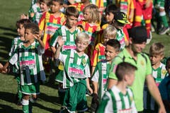 Das Eröffnungsfest des SC Kriens im neuen Stadion Kleinfeld. Im Bild: Einzug der SCK Junioren. (Bild: Boris Bürgisser (Kriens, 13. Oktober 2018))
