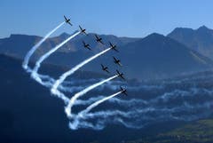 Auch einige Leser hielten die Flugschau bildlich fest. (Leserbild: Walter Buholzer, Luzern, 13. Oktober 2018)