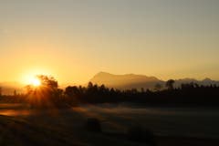 Sonnenaufgang mit Blick auf die Rigi. (Bild: Xaver Husmann (Rain, 13. Oktober 2018))