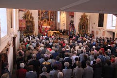 Die Kirche war bei der feierlichen Messe bis auf den letzten Platz besetzt. (Bild: Paul Gwerder, Bürglen, 14. Oktober 2018)