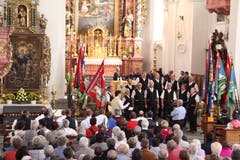 Die Flüeler Sängerknaben untermalten mit Liedern die heilige Messe. (Bild: Paul Gwerder, Bürglen, 14. Oktober 2018)
