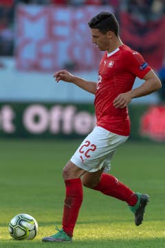 Fabian Schär, Innenverteidiger: 4,5. Hat erst Probleme mit dem isländischen Pressing, wird dann besser und rettet schliesslich mit einem Kopfball auf der Linie den Sieg. (Bild: Georgios Kefalas/Keystone (St. Gallen, 8. September 2018))