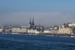 Wenn sich der leichte Herbstnebel über der Stadt auflöst. (Bild: Edi Ulmi (Luzern, 14. Oktober 2018))