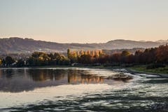 Die Steinacher Bucht mit einigen Spiegelungen. (Bild: Regina Rosin)