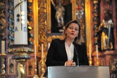 Die Urner Regierungsrätin Heidi Z'graggen spricht anlässlich einer Buchvernissage in der Pfarrkirche St. Peter und Paul in Bürglen. (Bild: Urs Hanhart, 24. Oktober 2017))