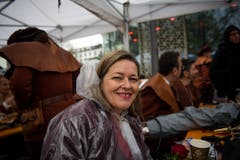 Auch bei Regen gut gelaunt: Z'graggen am Zürcher Sechseläuten. (Bild: Roger Grütter (Zürich, 18. April 2016))