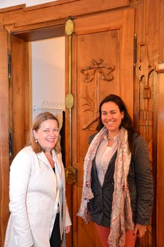 Z'graggen mit Maria Magdalena de Lima Moreno, Bürgermeisterin von Nueva Helvecia in Uruguay. (Bild: Mario Wittenwiler (Altdorf, 22. September 2012))