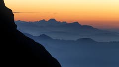 Beschreibung: Nebelmeer während dem Sonnenuntergang westlich der Stauberen.(Bild: Remo Schläpfer)
