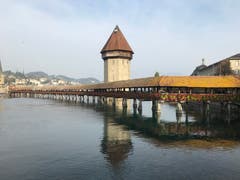 Luzern um ca. 16h, voll mit Bildmachenden Touristen...es ist wirklich ein schönes Gefühl, in so einer schönen Umgebung zuhause zu sein! (Bild: Laura Butie (Luzern, 18. Oktober 2018))