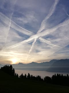 Sonnenaufgang vom Hang des Bürgenstocks in Richtung Niederbauen. (Bild: Anita Zimmermann (Bürgenstock, 18. Oktober 2018))