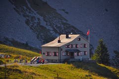 Brisenhaus SAC gestern mit Sonne. Heute mit Schnee? (Bild: Regula Aeppli (Brisenhaus, 30. September 2018))