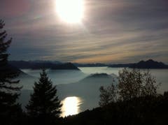 Das abendliche «Leintuch» senkt sich schützend und wärmend auf die prächtige Natur. (Bild: Margrith Rüegger (Rigi, 16. Oktober 2018))