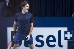 2015 - Roger Federer freut sich über den Finalsieg gegen Rafael Nadal (KEYSTONE/Dominic Steinmann)