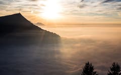Sonnenuntergang über dem Nebelmeer. (Bild: Daniel Hegglin (Gnipen, 19. Oktober 2018))