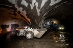 Ausbruch des Untertagbauwerks zur Beförderung des Rohmaterials im Steinbruch Zingel durch die Firma Gasser Felstechnik AG Lungern. (Bild: Gasser Felstechnik, Kehrsiten, 9. April 2018)