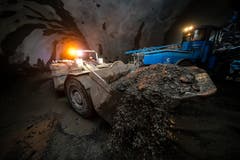 Ausbruch des Untertagbauwerks zur Beförderung des Rohmaterials im Steinbruch Zingel durch die Firma Gasser Felstechnik AG Lungern. (Bild: Gasser Felstechnik, Kehrsiten, 9. April 2018)
