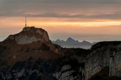 Sonnenaufgang am Sonntagmorgen auf der Ebenalp, Blickrichtung Hoher Kasten. (Bild: Patrick Stricker)