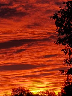 Blutrote Abendstimmung über Gossau. (Bild: Reto Schlegel)