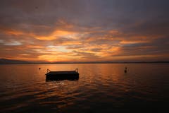 Abendrot bei der Badi Seeliken mit Blick auf den Zugersee. (Bild: Daniel Hegglin (Zug, 23. Oktober 2018)