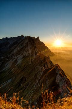 Sonnenuntergang über dem Nebelmeer im Toggenburg - aufgenommen vom Schäfler. (Bild: Remo Schläpfer)