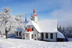 Die Kirche im Hergiswald in Kriens/Obernau. (Bild: Corinne Glanzmann, 27. Dezember 2010)