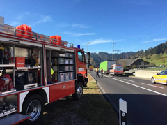 Die Feuerwehr, mehrere Krankenwagen und die Rega waren vor Ort. (Bild: Giulia Jung / Radio Pilatus)