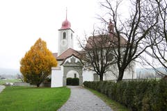 Die barocke Kirche St. Jost in Blatten bei Malters gilt als einzigartiges Kleinod. (Bild: Manuela Jans-Koch, 8. November 2011)