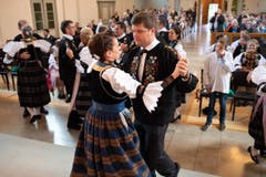 An der Älplerchilbi darf das Tanzbein geschwungen werden. (Bild: Melinda Blättler (Hergiswil, 21. Oktober 2018))