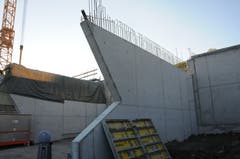 Flügelmauer beim Eingangsbereich zum Rohrkeller des Reservoirs Gubermatt. (Bild: Philipp Unterschütz, Sarnen, 26. Oktober 2018)