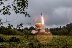 Die USA bleiben trotz russischer und europäischer Kritik hart beim angekündigten Ausstieg aus dem INF-Abrüstungsabkommen. Der Vertrag von 1987 verbietet landgestützte nukleare Mittelstreckenraketen. (Bild: Konstantin Alysh/Epa)