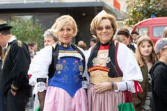 Die Frauen haben sich für den grossen Tag herausgeputzt. (Bild: Melinda Blättler (Hergiswil, 21. Oktober 2018))