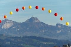 Bunter Bogen über dem hohen Kasten, aufgenommen oberhalb von Abtwil. (Bild: Wolfgang Ponader)