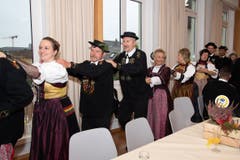 Mit einer Polonaise wird gefeiert. (Bild: Melinda Blättler (Hergiswil, 21. Oktober 2018))