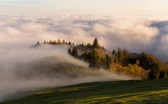 Der Nebel breitet sich aus. (Bild: Daniel Hegglin)
