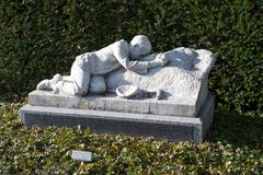 Das Grabmahl des Bildhauers Karl Peter Hugo Siegwart (1865-1938) gehört zu jenen im Friedhof Friedental, die der Nachwelt erhalten bleiben sollen. (Bilder: Dominik Wunderli, Luzern, 23. Oktober 2018)