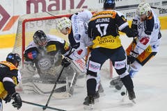 Ambris Torhüter Benjamin Conz in Aktion. (Bild: Alessandro Crinari/Keystone)