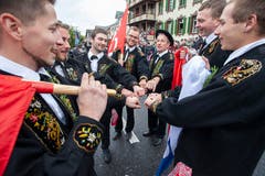 Zum Fahnenschwingen gehört auch ein rechter Schnupf. (Bild: Edi Ettlin (Buochs, 28. Oktober 2018))